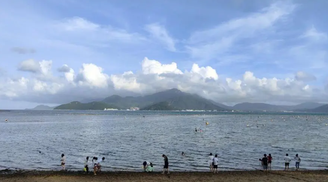 海邊沙灘防偷渡、防溺水監(jiān)控使用球形轉臺設備的優(yōu)勢包括哪些！